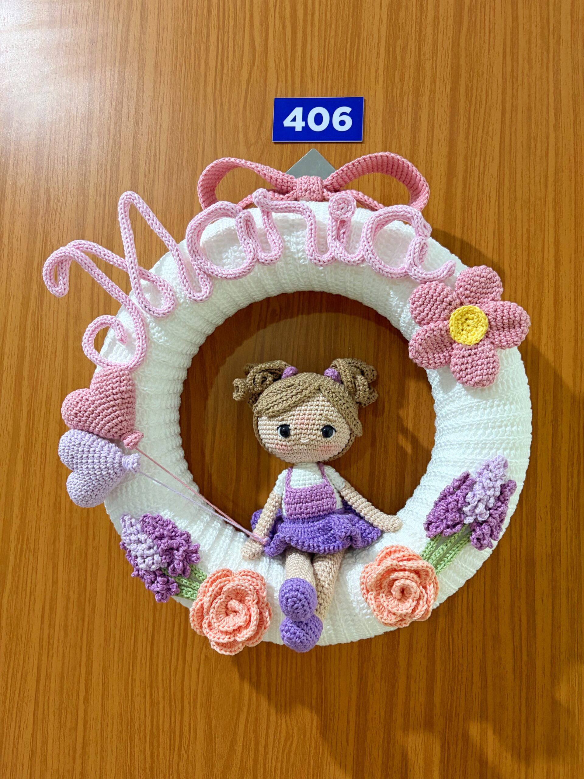 Porta Maternidade Amigurumi – Tema Flores | Crochê Artesanal Personalizado - Imagem 2